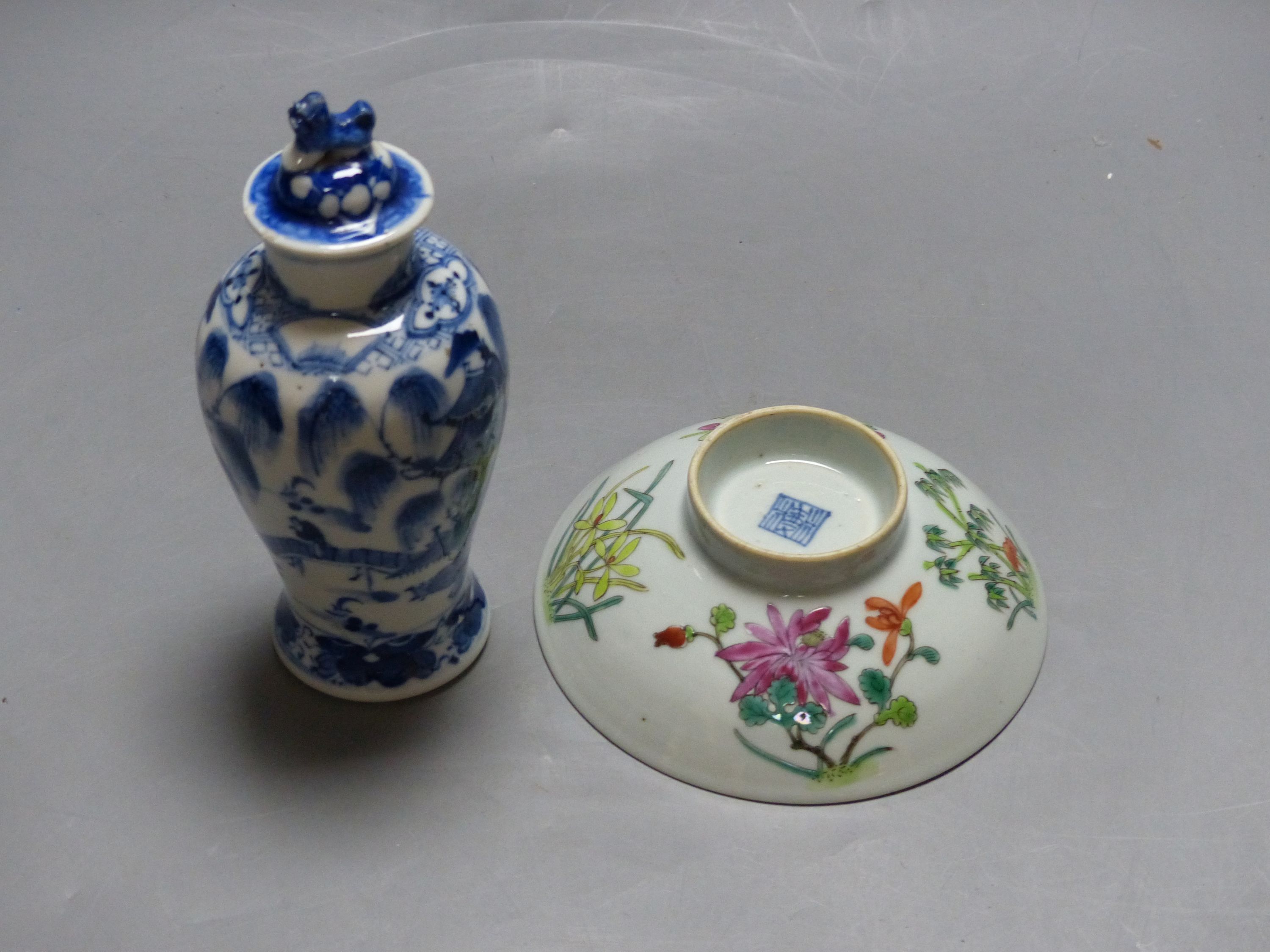 A Chinese lidded bowl, a blue and white vase and a plate, Qing period or later, diameter 25cm